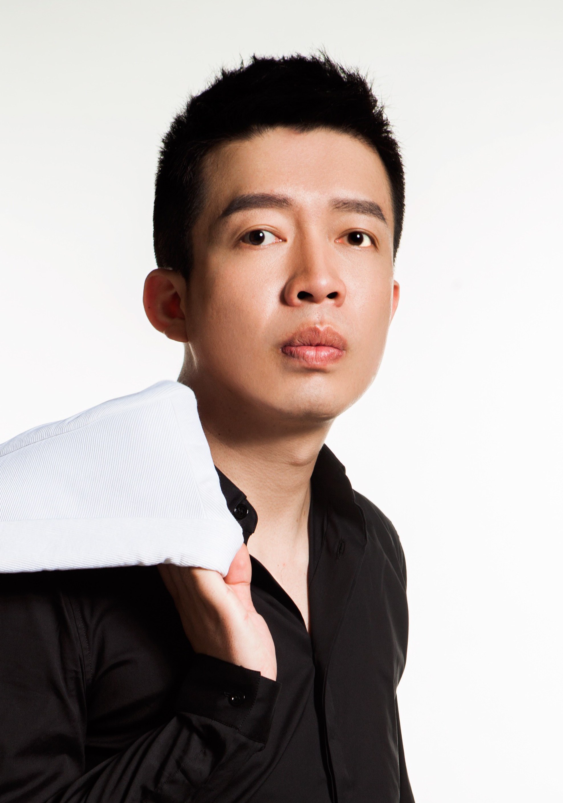  p data-id="2im4wriswql">方向,男,出生于辽宁省沈阳市,中国内地男
