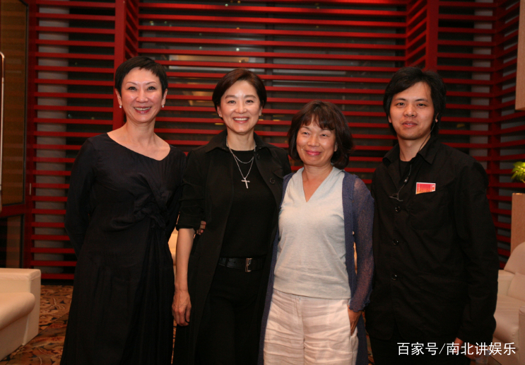 著名作家龙应台：写的文章和曾经社会大的环境，大的气候有关系_百科TA说