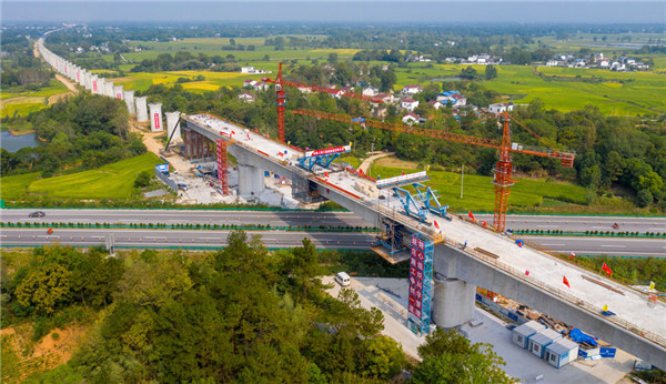  p>安九高速铁路(anqing-jiujiang high-speed railway),即 a target=