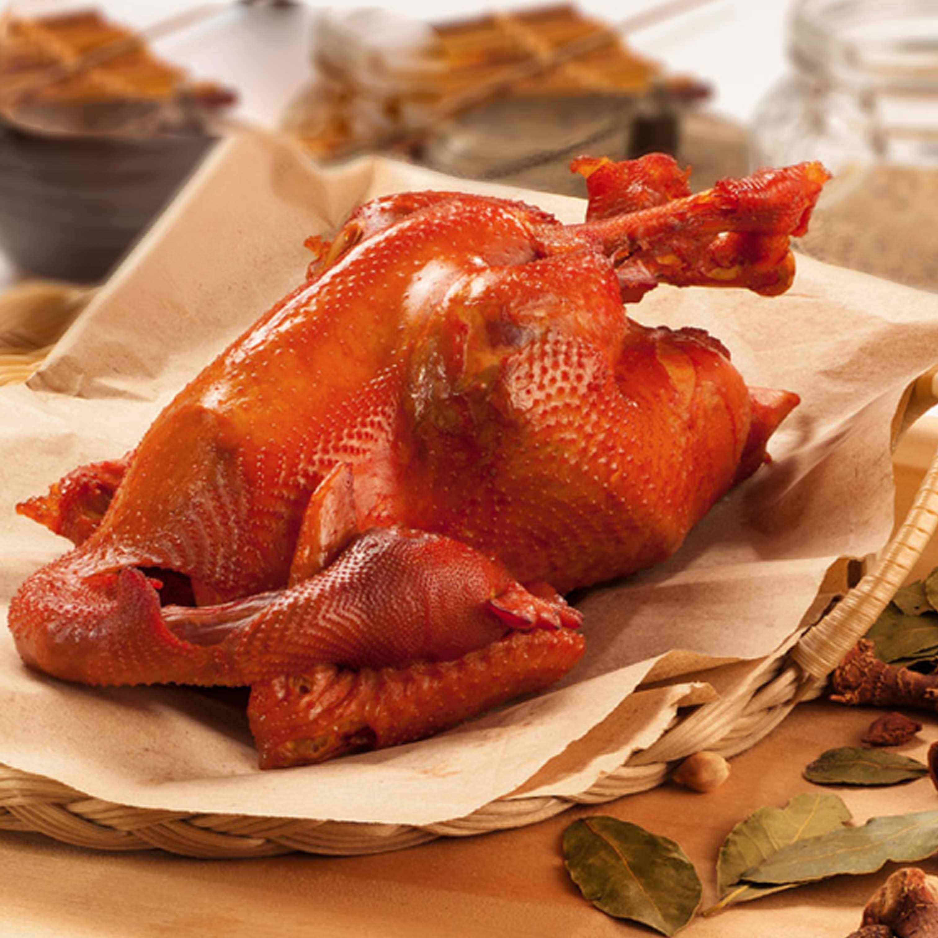  p>戴老二烧鸡是唐山遵化的特产美食.