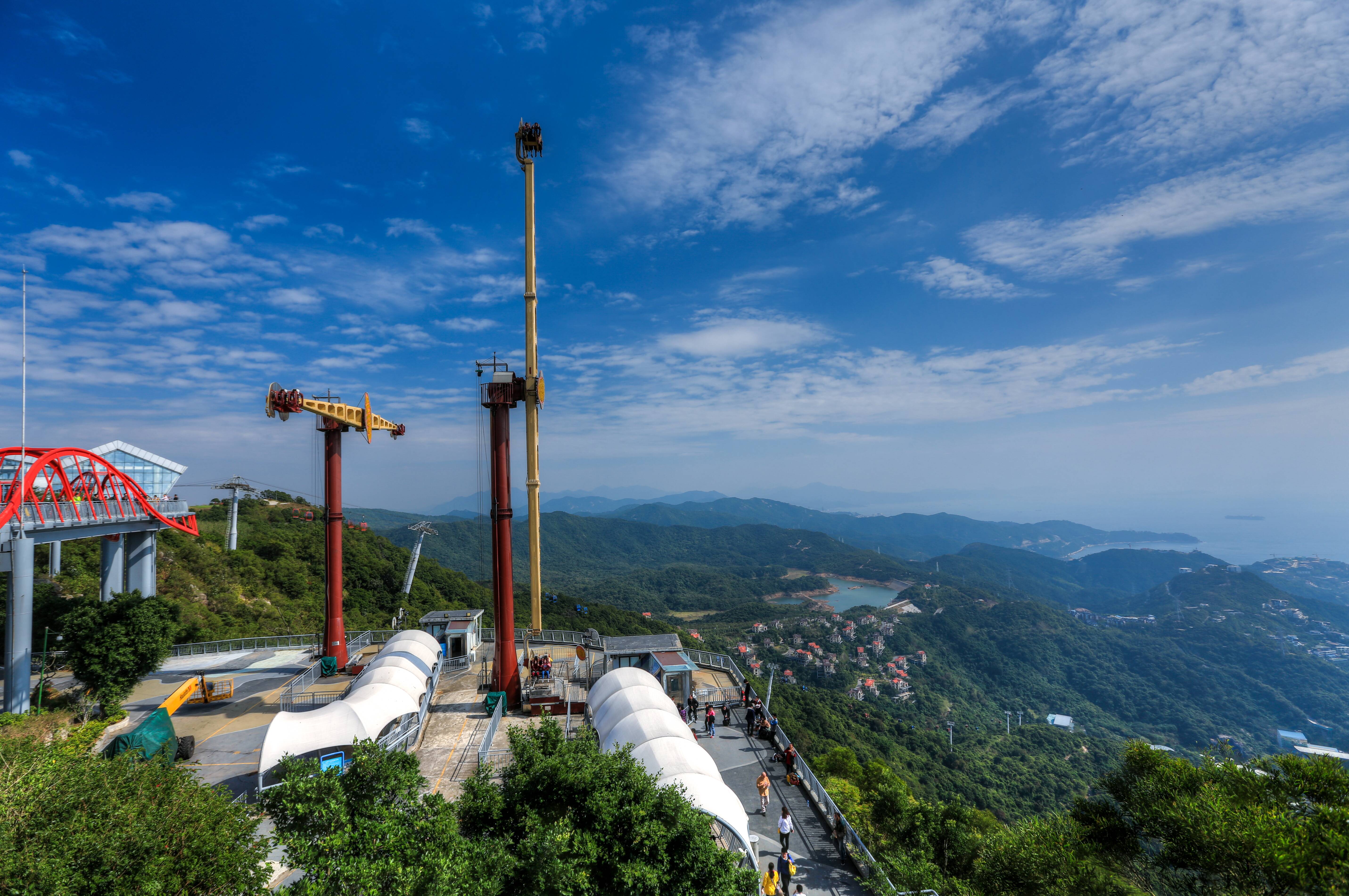 >东部华侨城位于中国 a target="_blank" href="/item/广东省/132473"