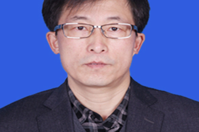 现任桦南县委常委,统战部长. /p>