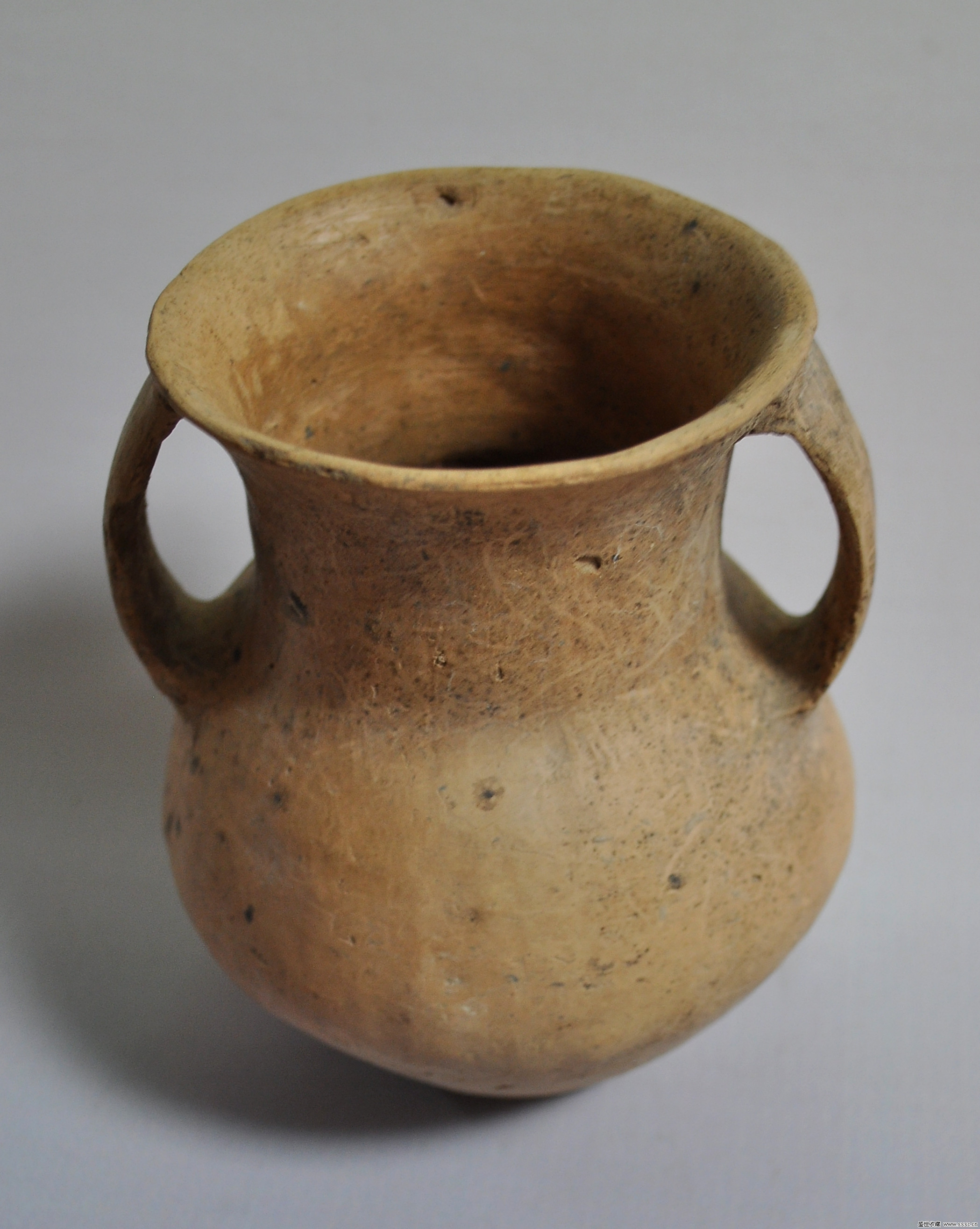 齐家文化红陶双耳罐