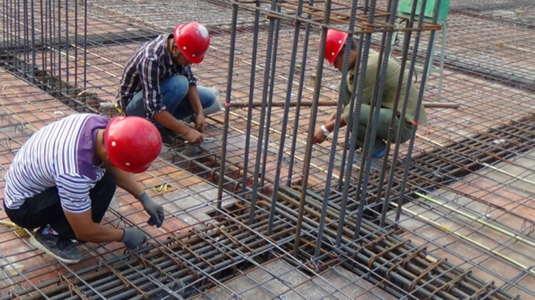 定型式活动挡隔器法浇筑梁柱不同强度混凝土施工工法