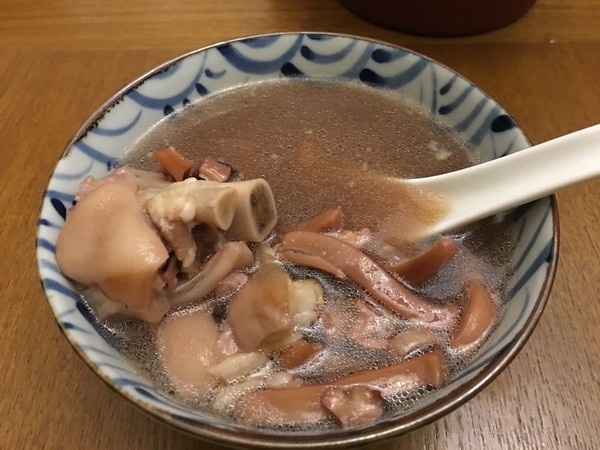 墨鱼花生煲猪脚