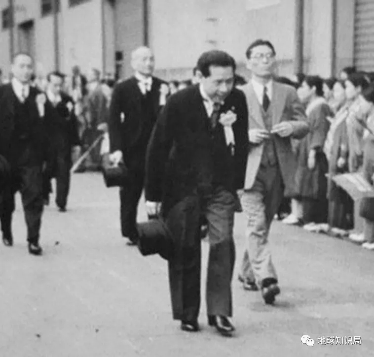 电影里没拍，《八佰》壮士的悲惨结局_百科TA说