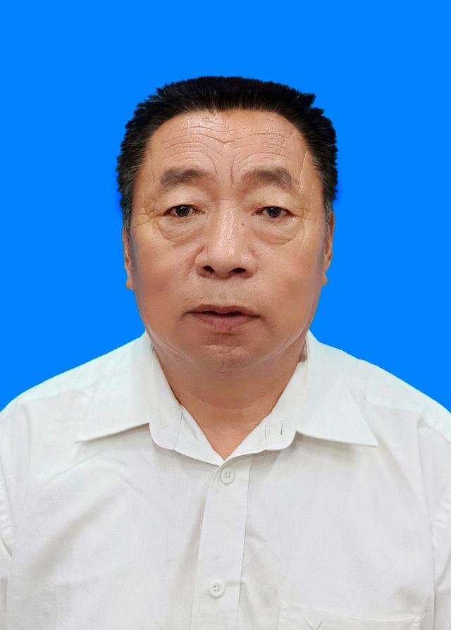 1993年1月退役,现任濮阳市南乐县近德固乡王村党支部书记,村委会主任