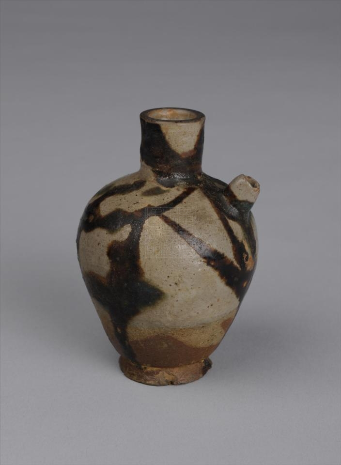 唐邛窑青釉褐绿彩瓷壶