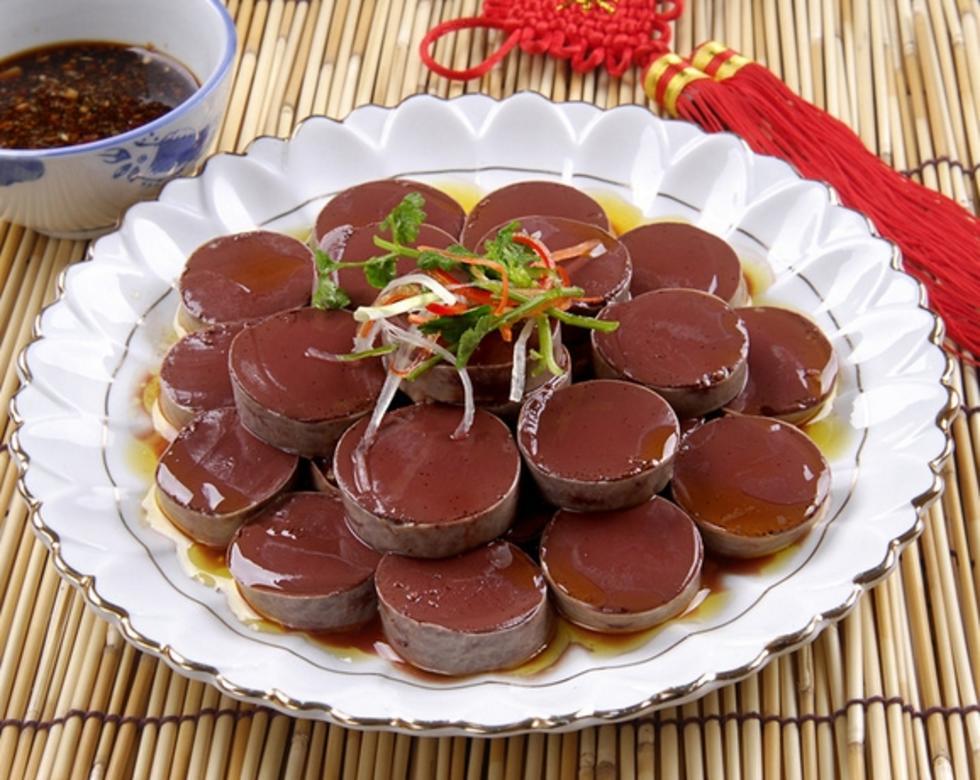  p>血肠是北方人的传统食品,宰猪(羊)时,用大盆装些 a target="_blank