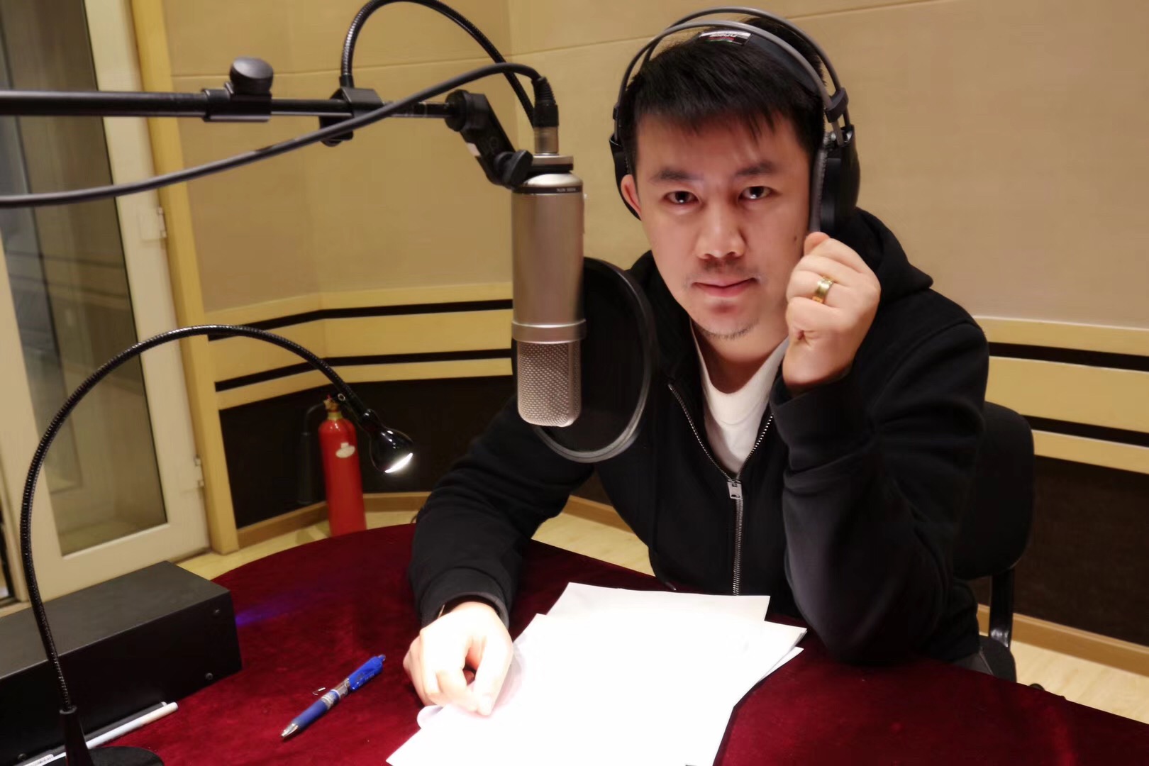 data-lemmaid="4940148">安徽人民广播电台 /a>,担任播音员,配音师