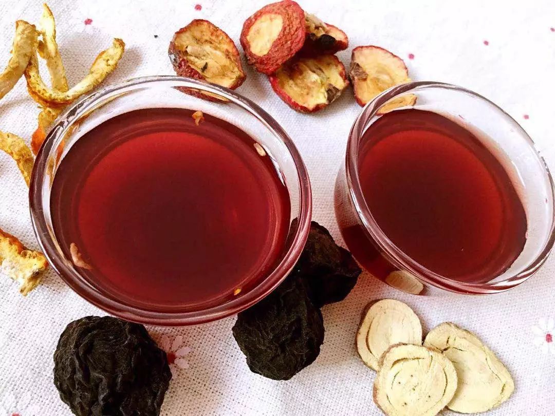  p data-id="go5tuhvuuj">酸梅汤是中国传统的消暑饮料,制作原料主要