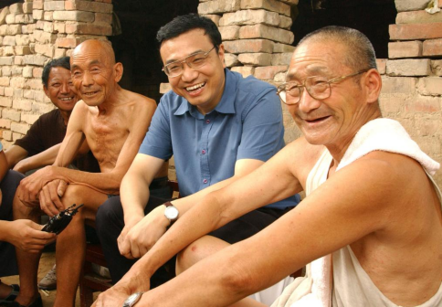 <p>2003年8月8日，李克强同志在河南省新乡市调研。