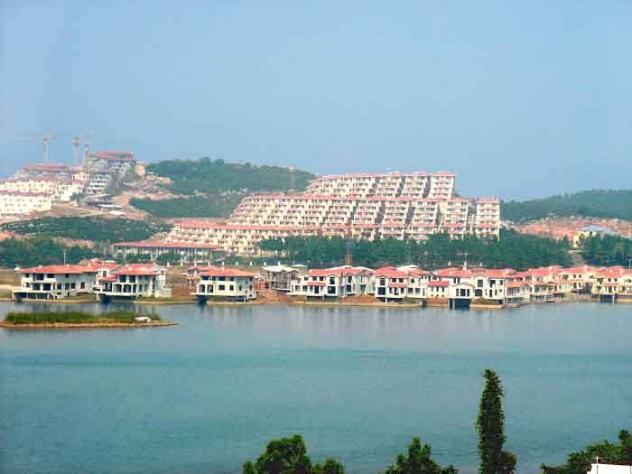 s6">香泉湖国际度假中心项目位于南京市西南部,地处安徽省和县香泉镇