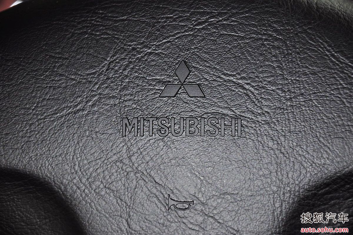  p>三菱蓝瑟是东南汽车推出的三菱车标轿车,属国产车,市场定位在 a