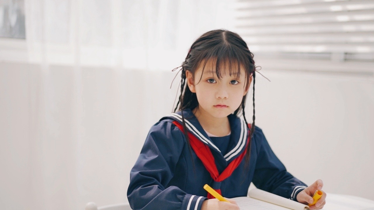 data-id="gnzksrqhw2">凌岑七七,女,2009年8月26日出生于浙江省,童星