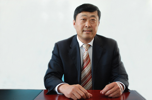  a href="#" data-lemmaid="3522508">军分区 /a>东侧,与鹤岗一中相邻