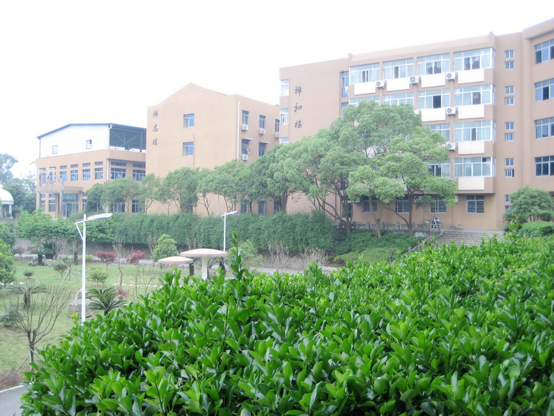  p>瑞安市瑞祥高级中学有成功人士温横成创办,1998年担任法人代表.