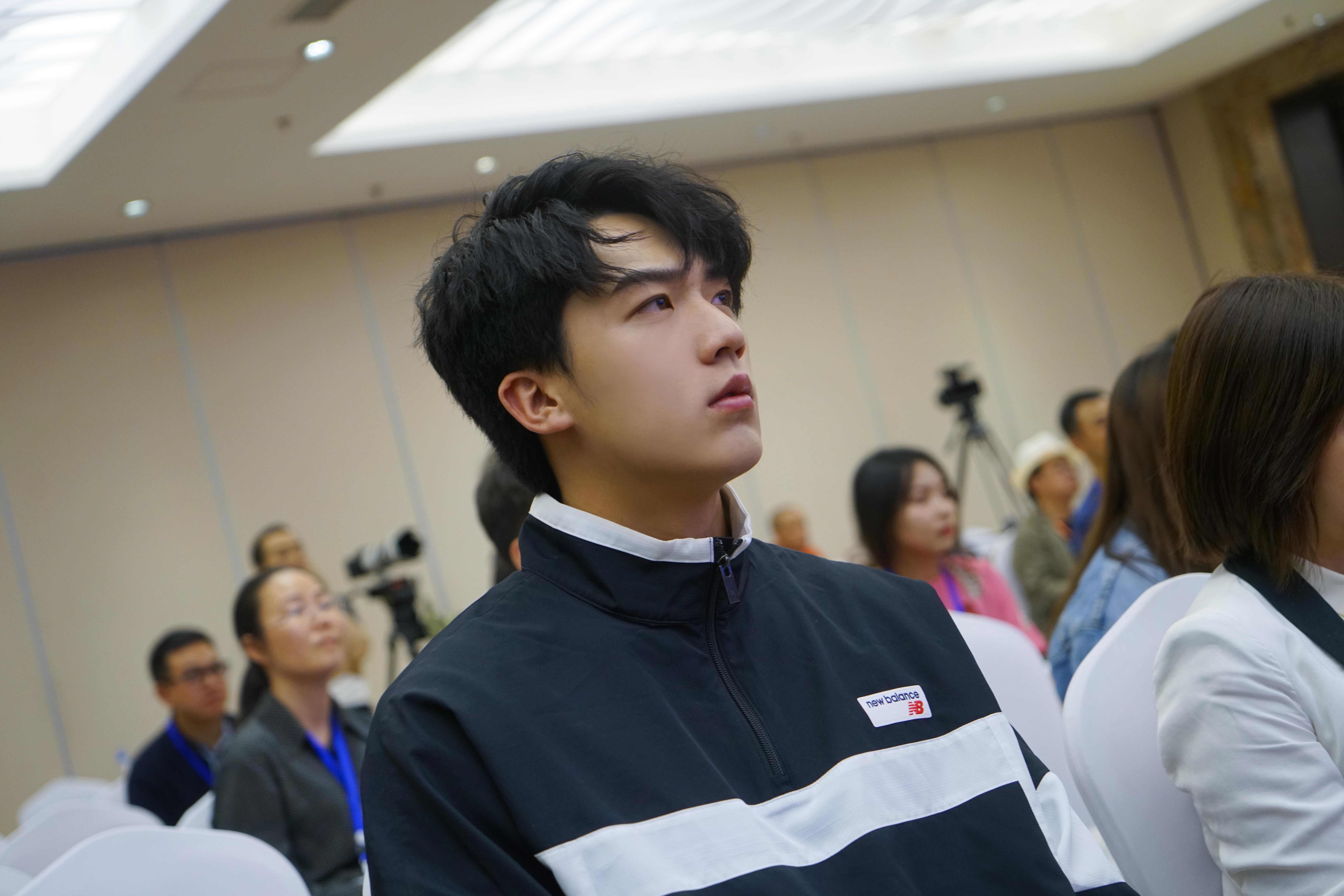  p>卢东旭,1998年8月24日出生于河北省,中国内地