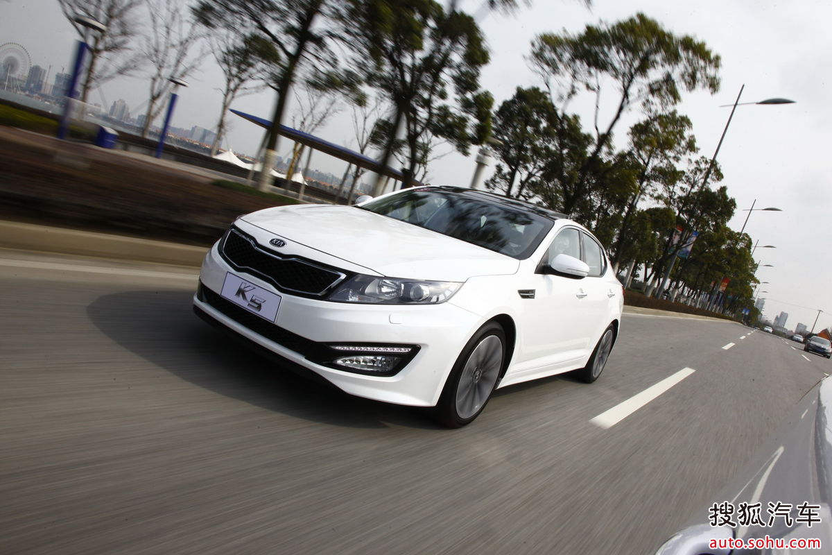 朝鲜汉字转简体:起亚自动车,英文:kia motors