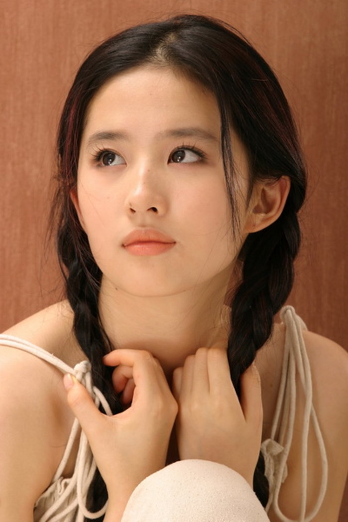  p>刘亦菲,1987年8月25日出生于湖北省武汉市,华语影视女演员,歌手