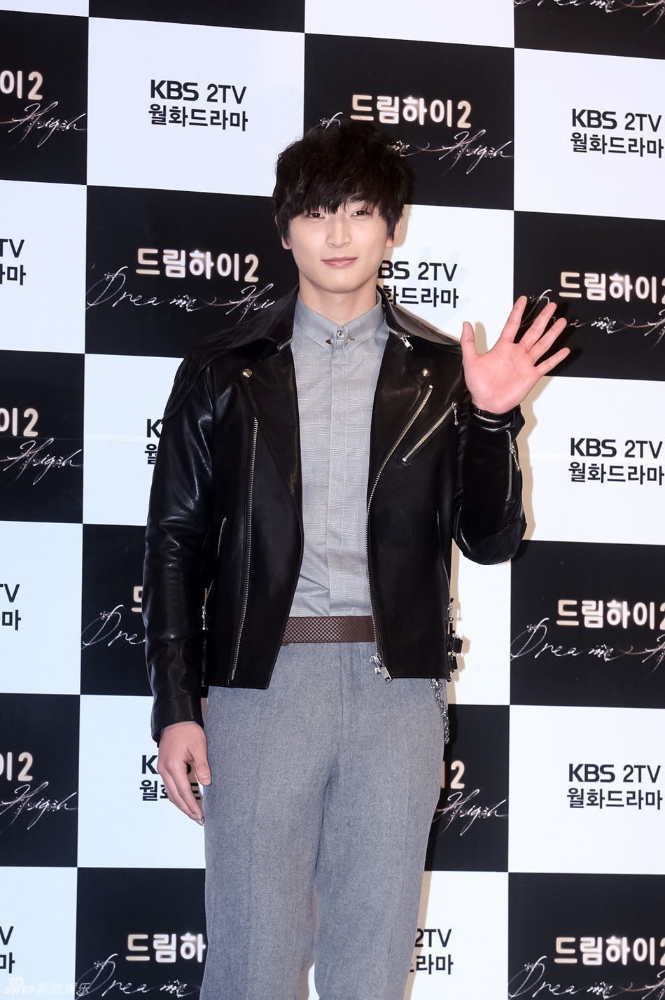  p>郑珍云(jeong jin woon),1991年5月2日出生于韩国仁川,韩国组合 a