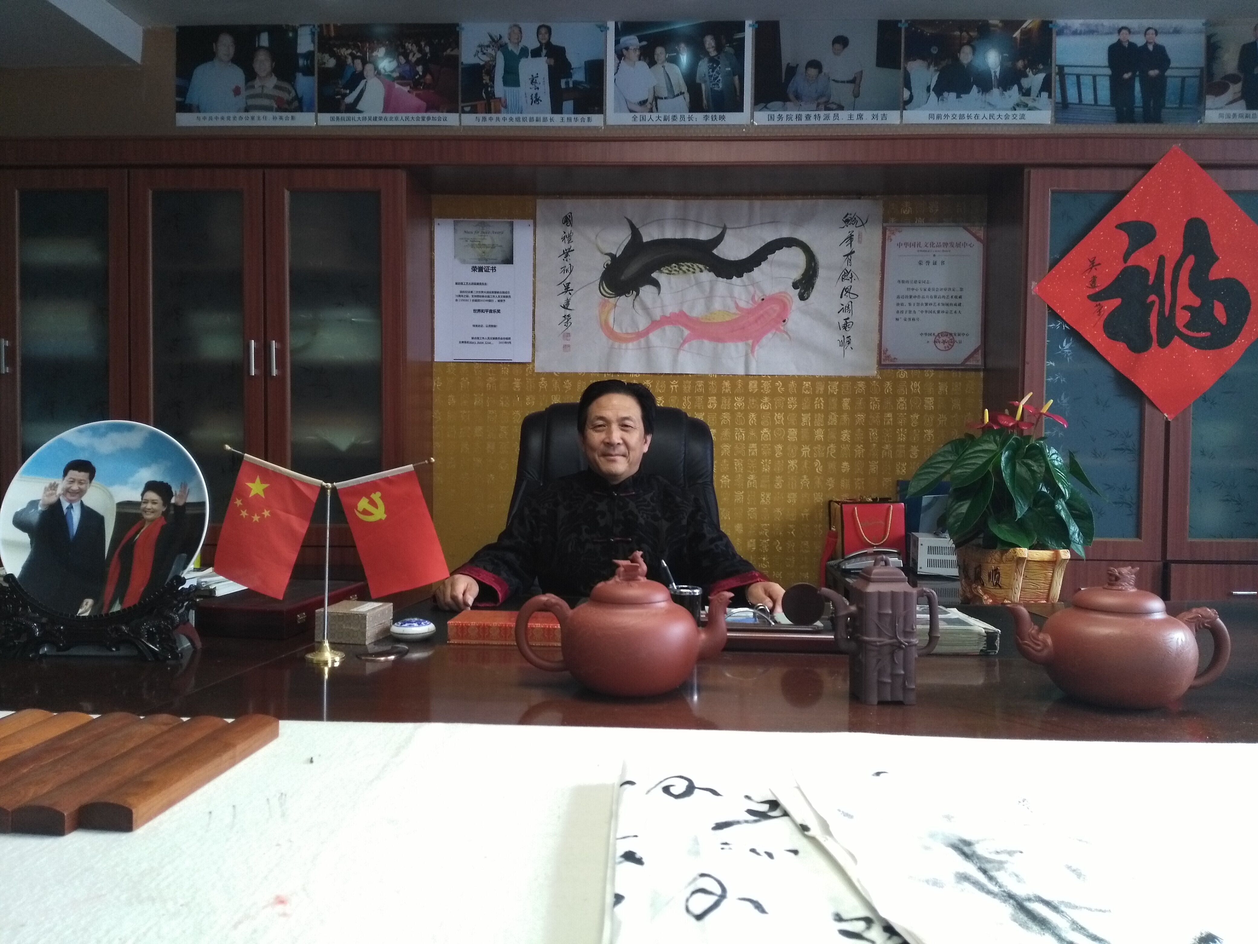  p data-id="gnb03muglk">吴建荣,又名剑雄,中华国礼紫砂壶艺术大师