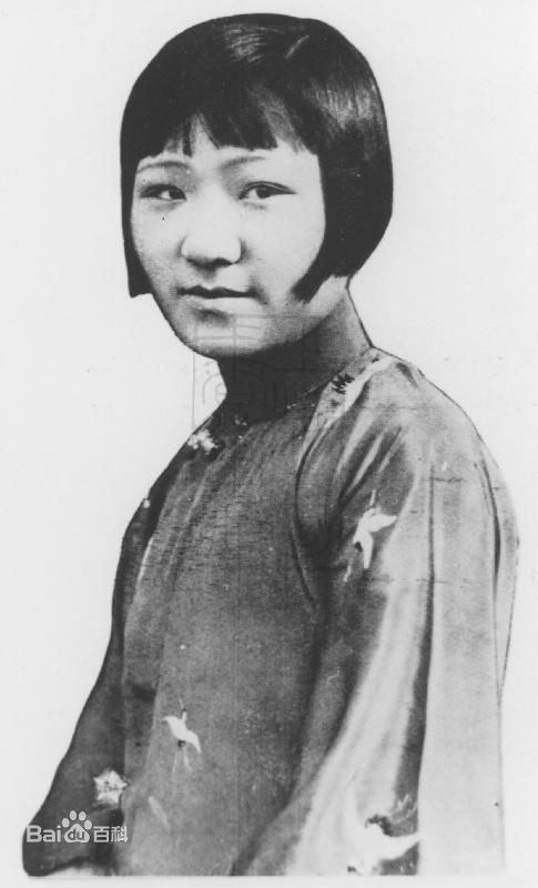 在脑袋枕骨部位的比较厚重的一种短发,也就是20世纪90年代流行的 a