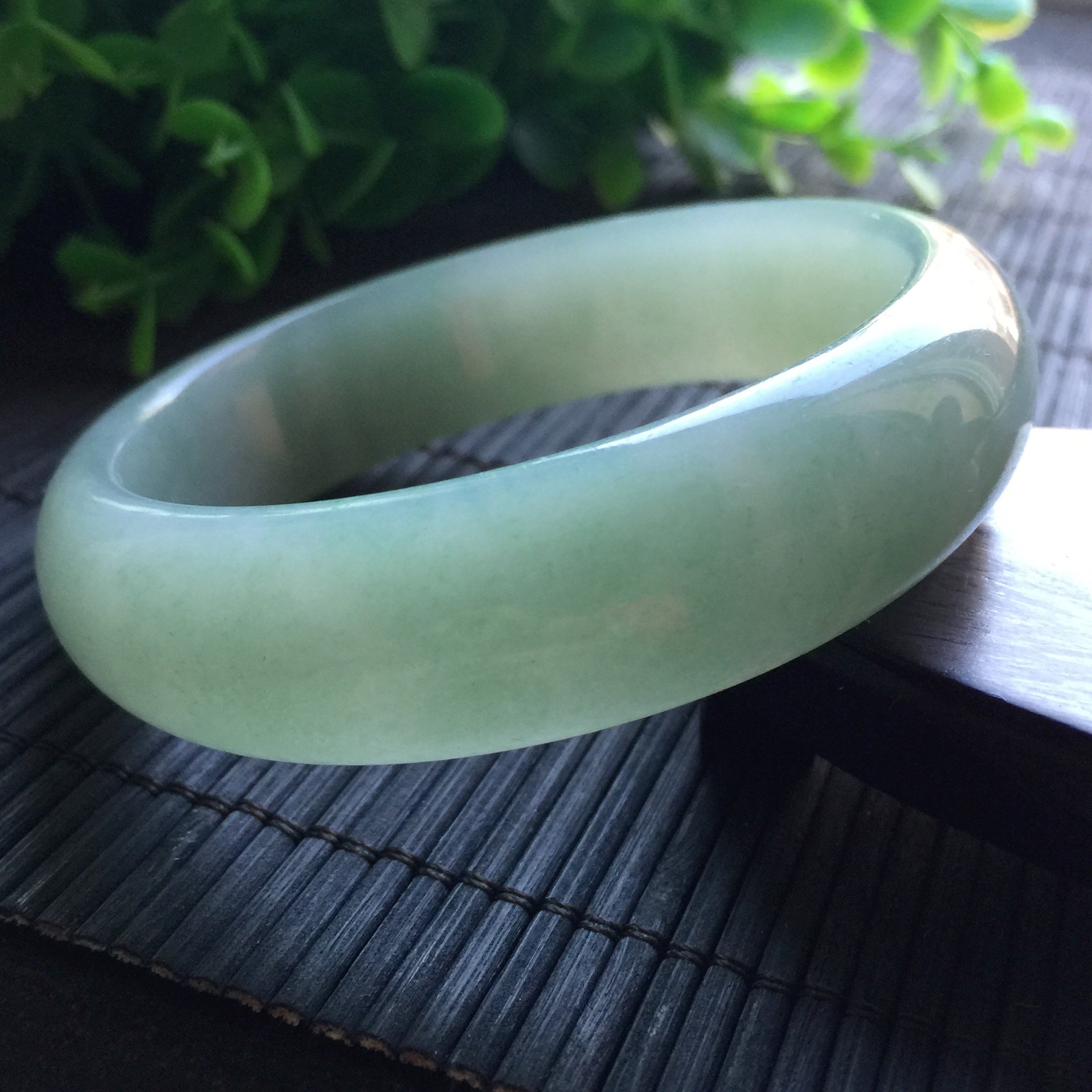  p>佘太翠,佘太玉一种产自内蒙的玉石,2007年才被开采出来,于2008年被