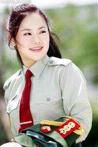  p>东方红艳,曾用名胡红艳,1982年8月1日出生于乌兰哈达,女歌手,演员