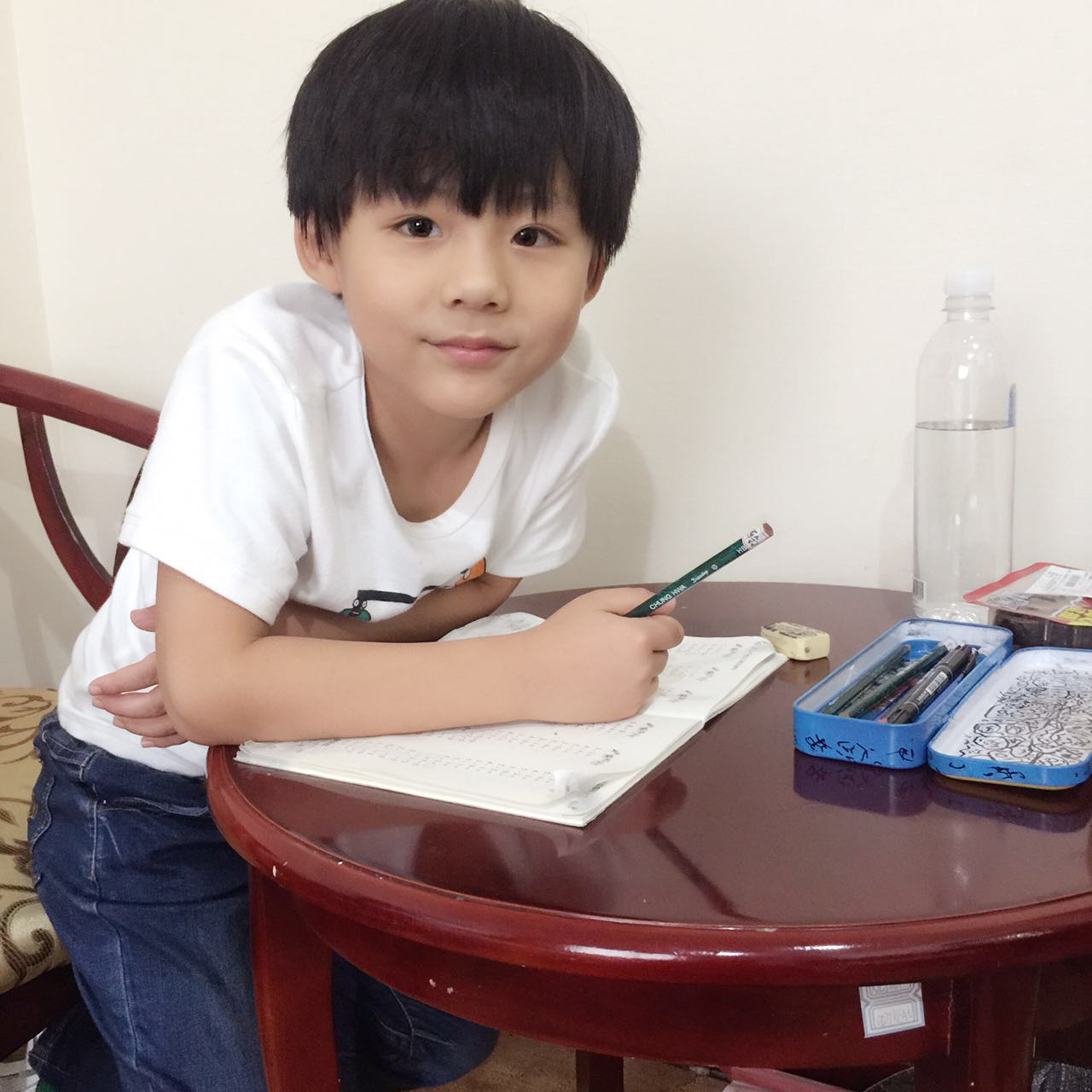 2009年11月21日出生于浙江杭州,中国内地男童星,属于刘峰影视文化工作