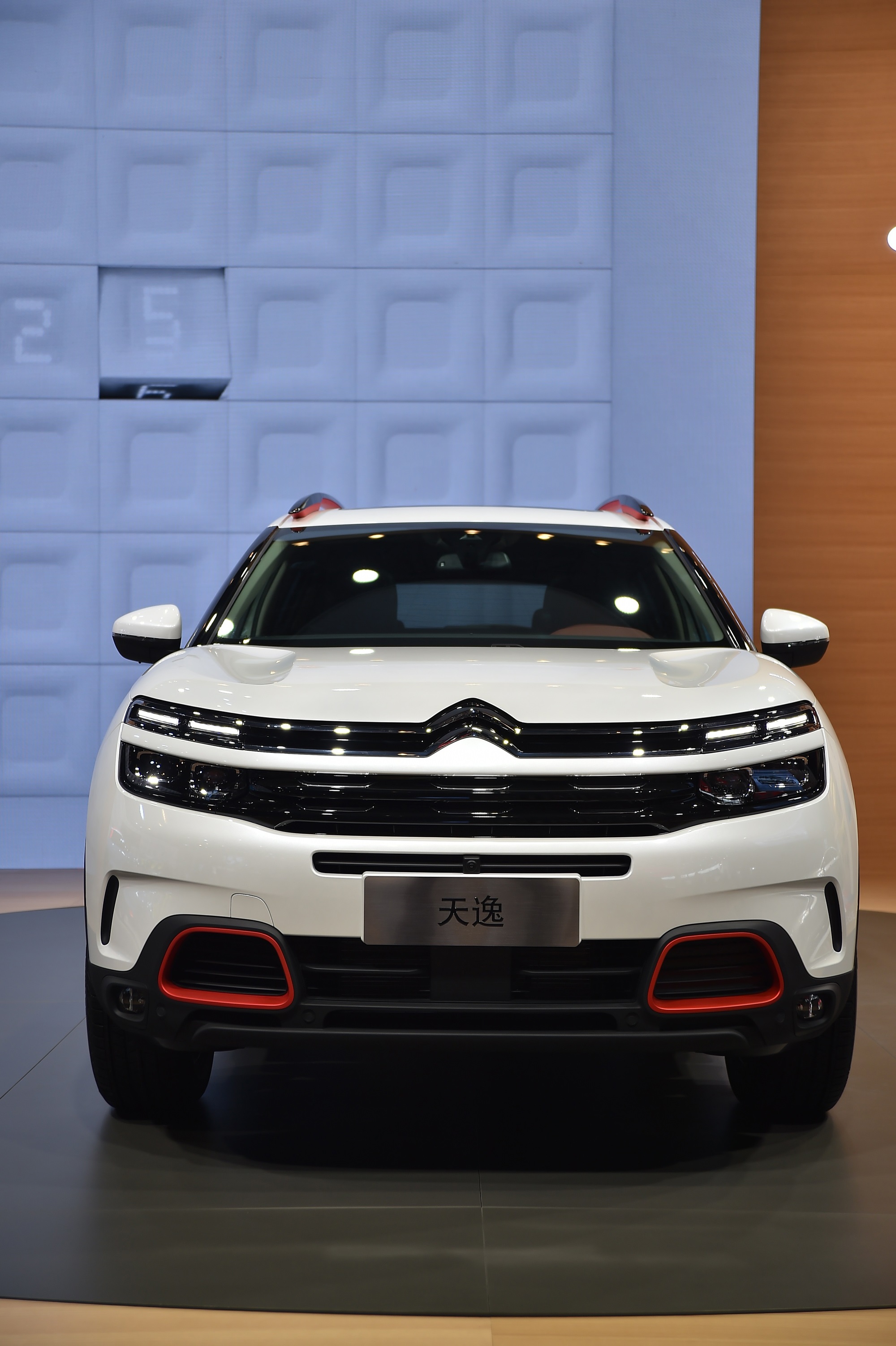  p>乐享中高级suv天逸c5 aircross是雪铁龙基于emp2平台研发的中高级