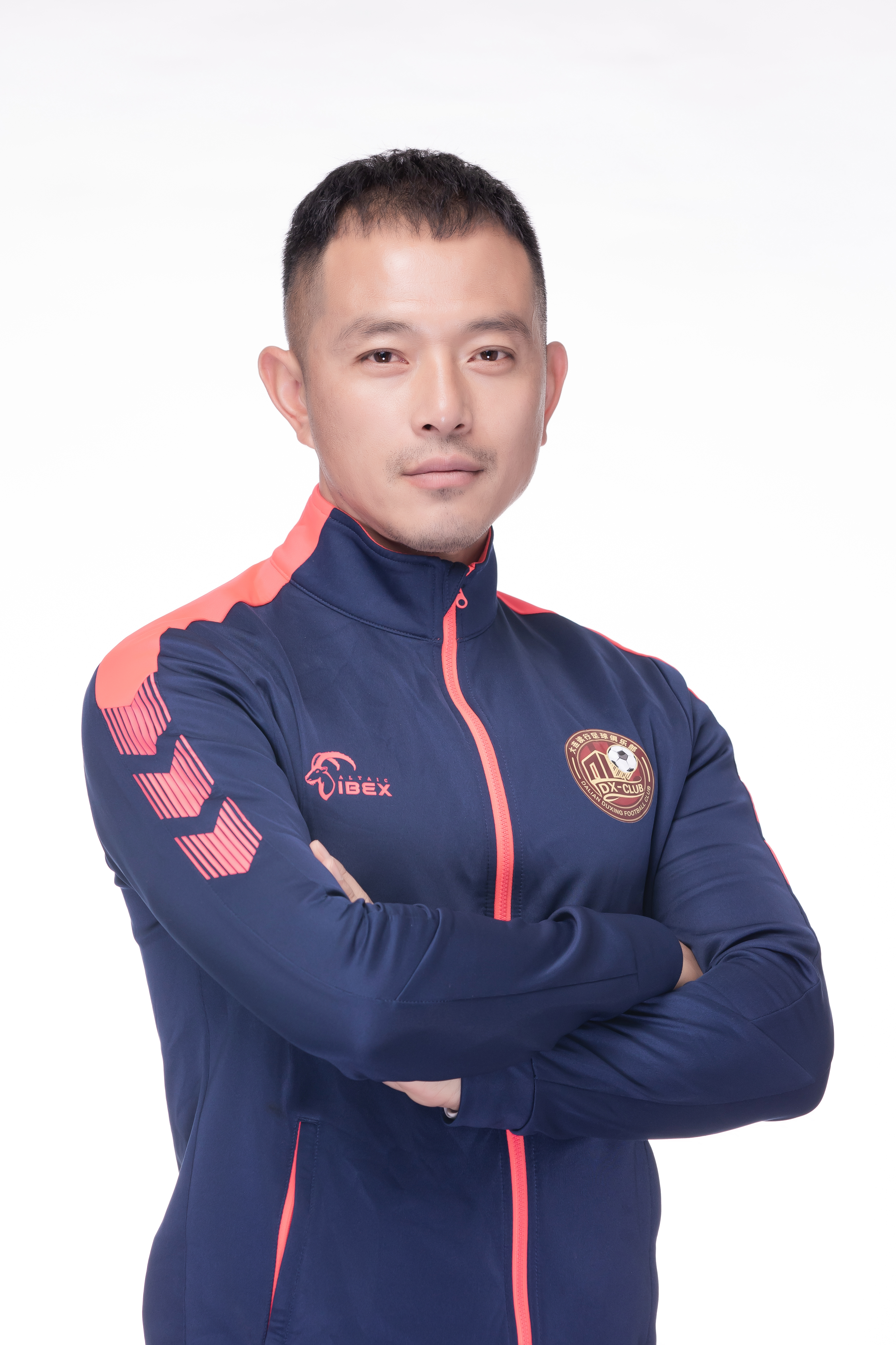 于大连,前中国 a target="_blank" href="/item/足球运动员/20426278"