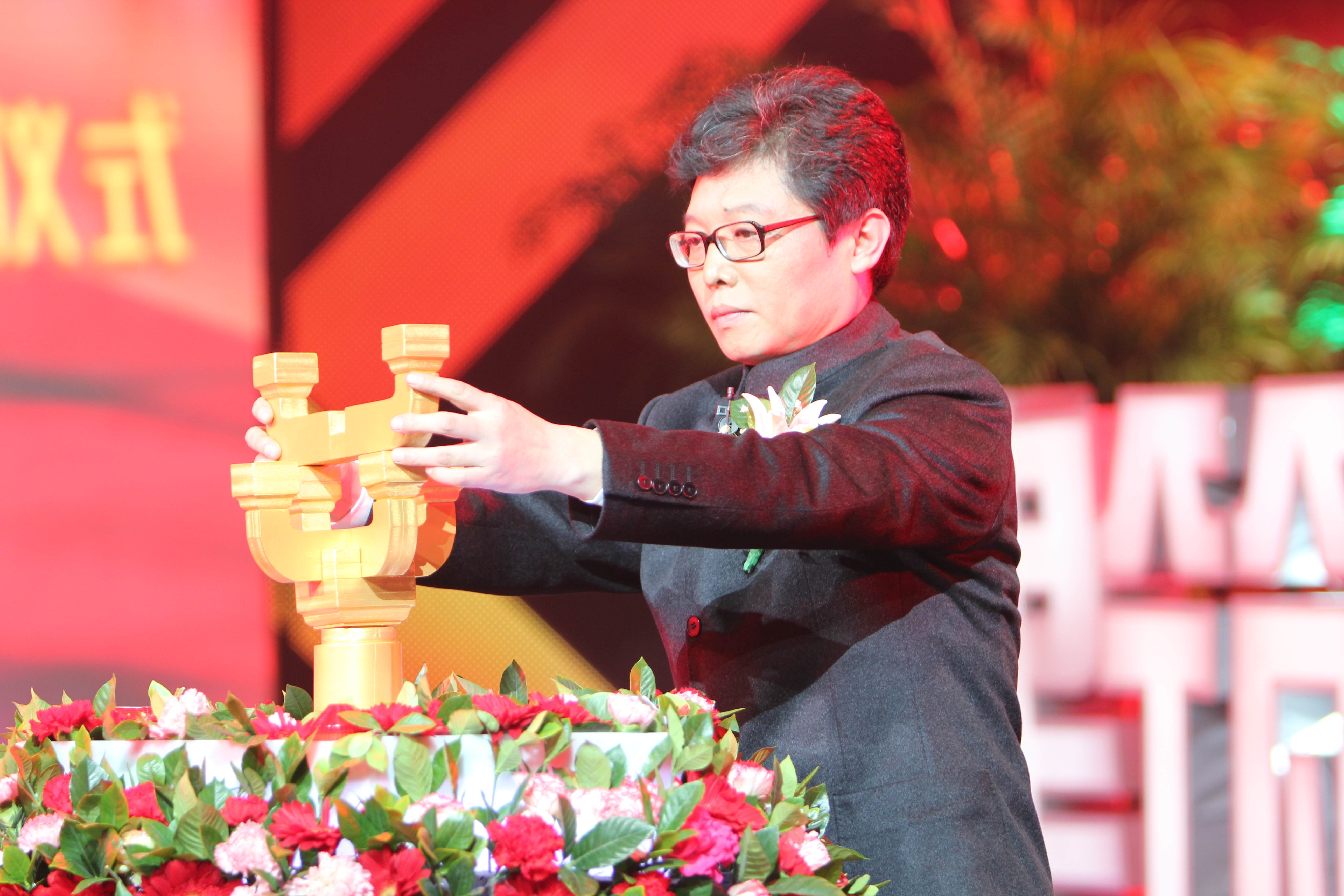 1991年毕业于哈尔滨建筑工程学院(现哈尔滨工业大学)建筑系建筑学专业