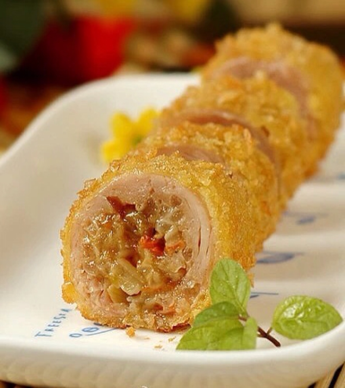 蚝油松花鸡肉卷