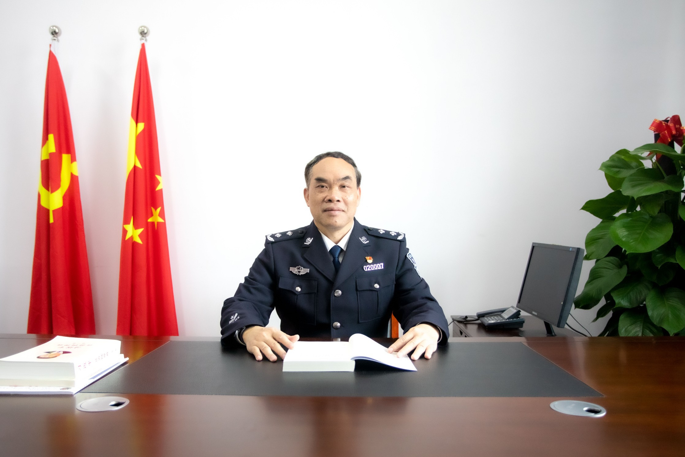  p>李克,男,1964年12月生,壮族,广西武鸣人,中共党员,教授.