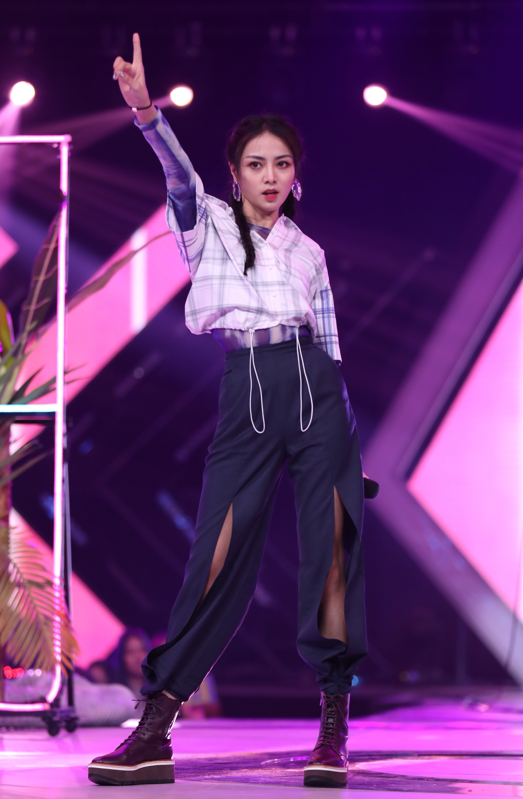  p>谢可寅(shaking),1997年1月4日出生于四川省,中国内地女歌手,演员