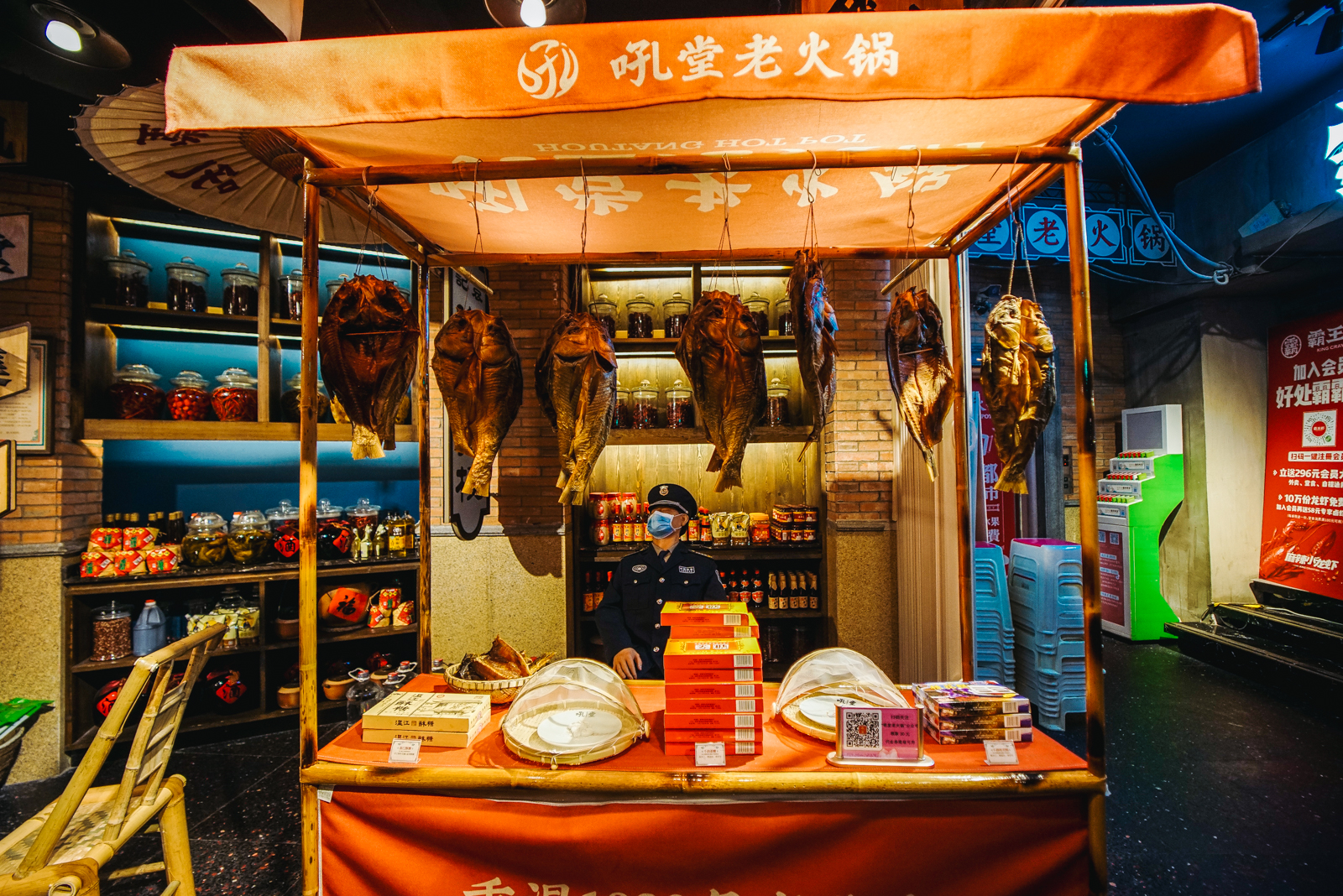 吼堂老火锅是成都世纪甲子餐饮管理公司旗下品牌,总店位于成都市锦江