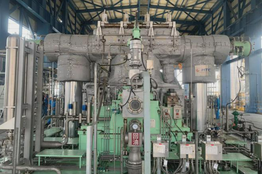  p>驱动裂解气压缩机用汽轮机的一台高压抽汽冷凝式汽轮机. /p>