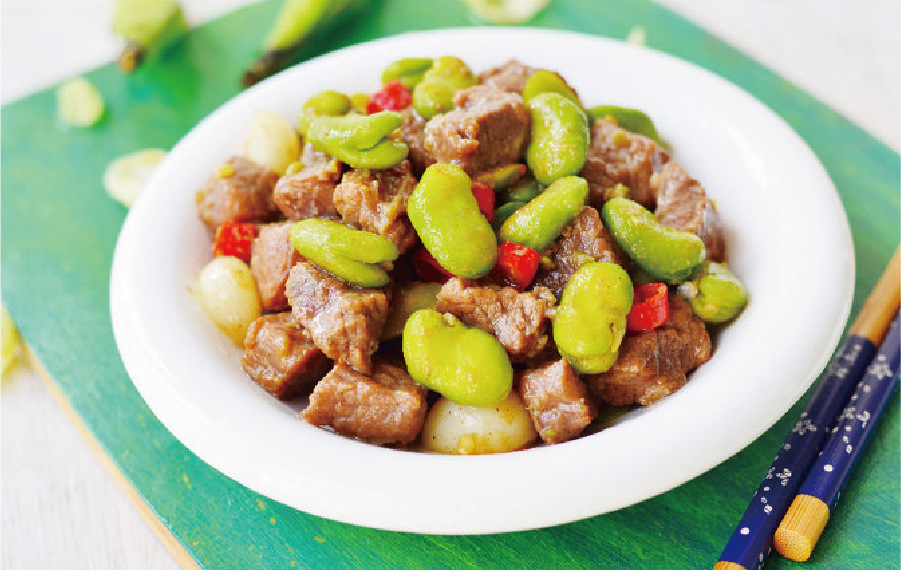 牛肉煲是由蚕豆,牛里脊肉为主原料,精盐,料酒等为调料制作的一道美食