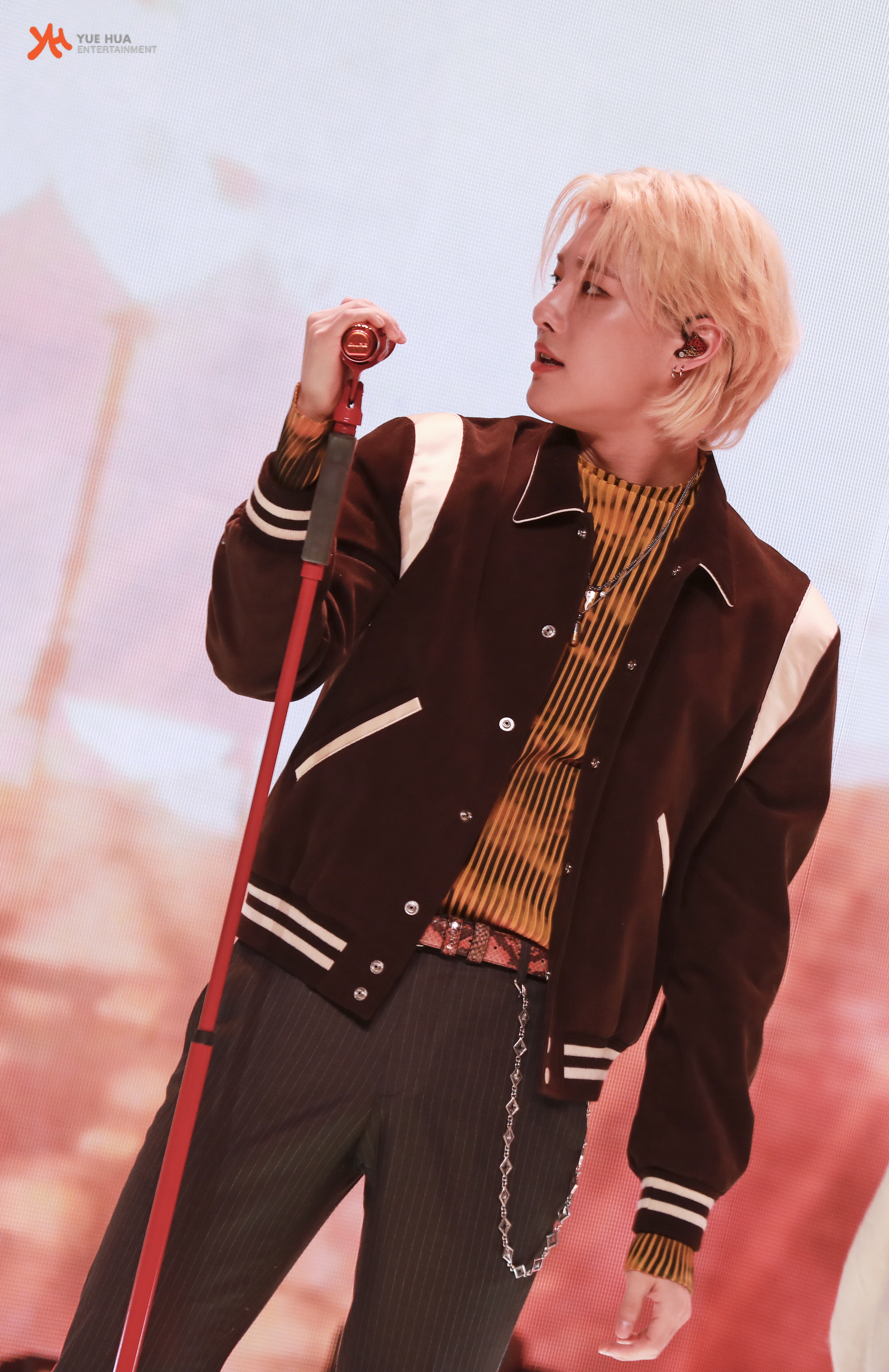 中韩男子演唱组合 a target="_blank" href="/item/uniq/15764205"