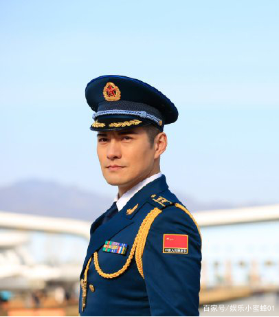 严屹宽侧脸艳压范冰冰，不愧是天涯四美，曾经惊艳时光的古装男神_百科TA说