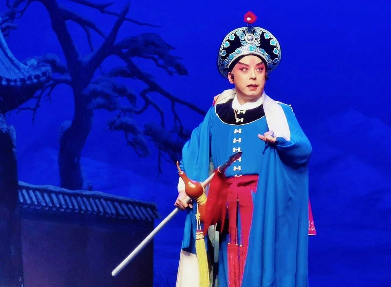  p>于魁智,男,回族,1961年12月15日出生于辽宁沈阳,著名京剧演员,工老