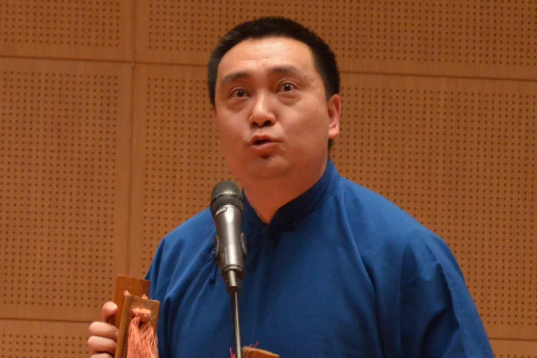  p data-id="gnfl9j6fr0">于丹,男,毕业于南开大学,相声演员,天津师范