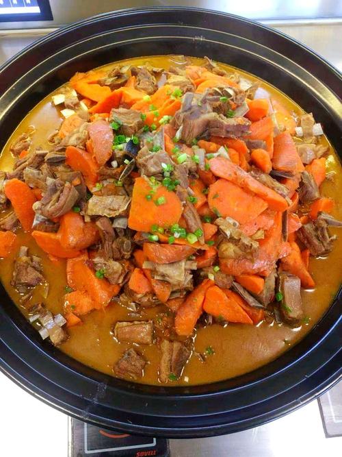 羊肉胡萝卜砂锅煲