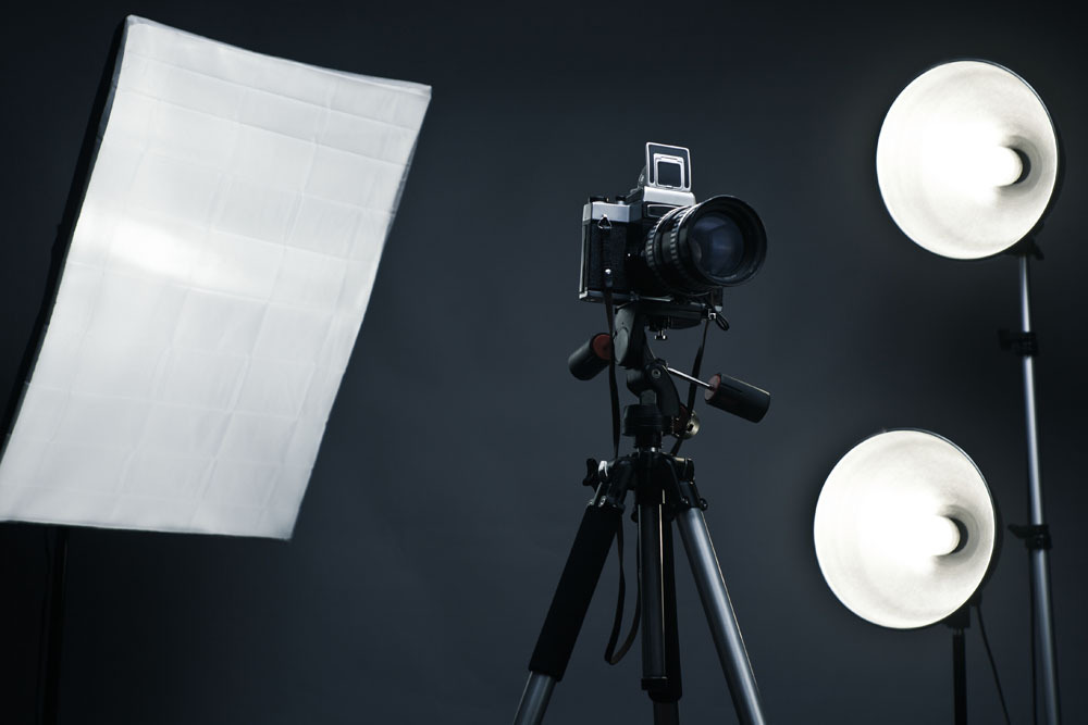  p>摄影灯又称机头灯,采访灯, a target="_blank" href="/item/新闻灯