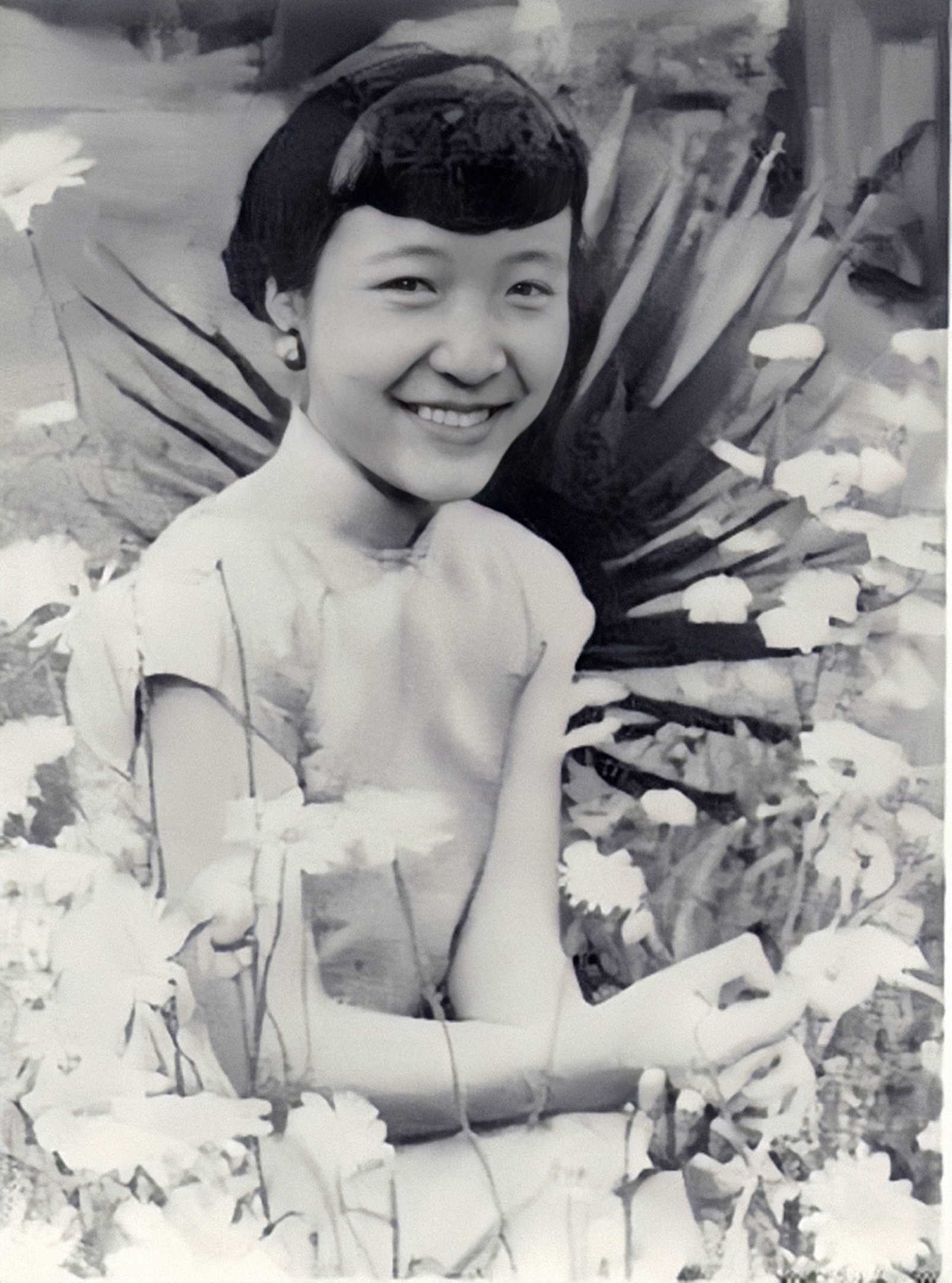 父爱新觉罗·溥杰,母嵯峨浩(日本籍),妹妹爱新觉罗·嫮生