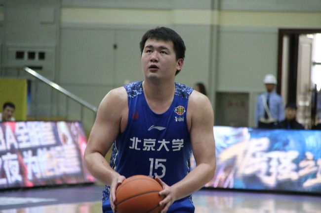 万圣伟