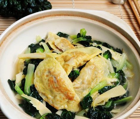 青菜烩蛋饺