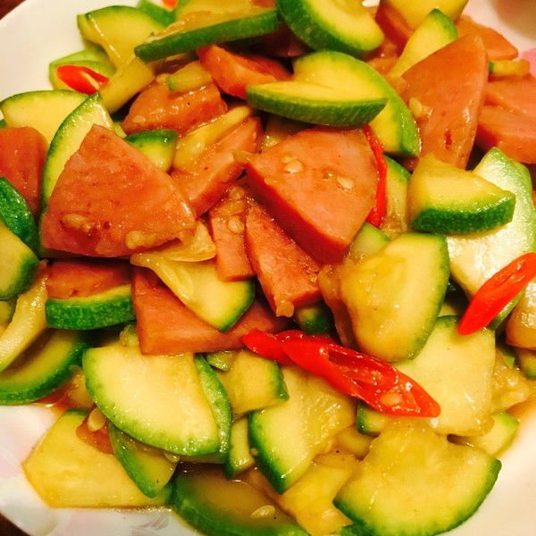 西葫芦炒火腿肠