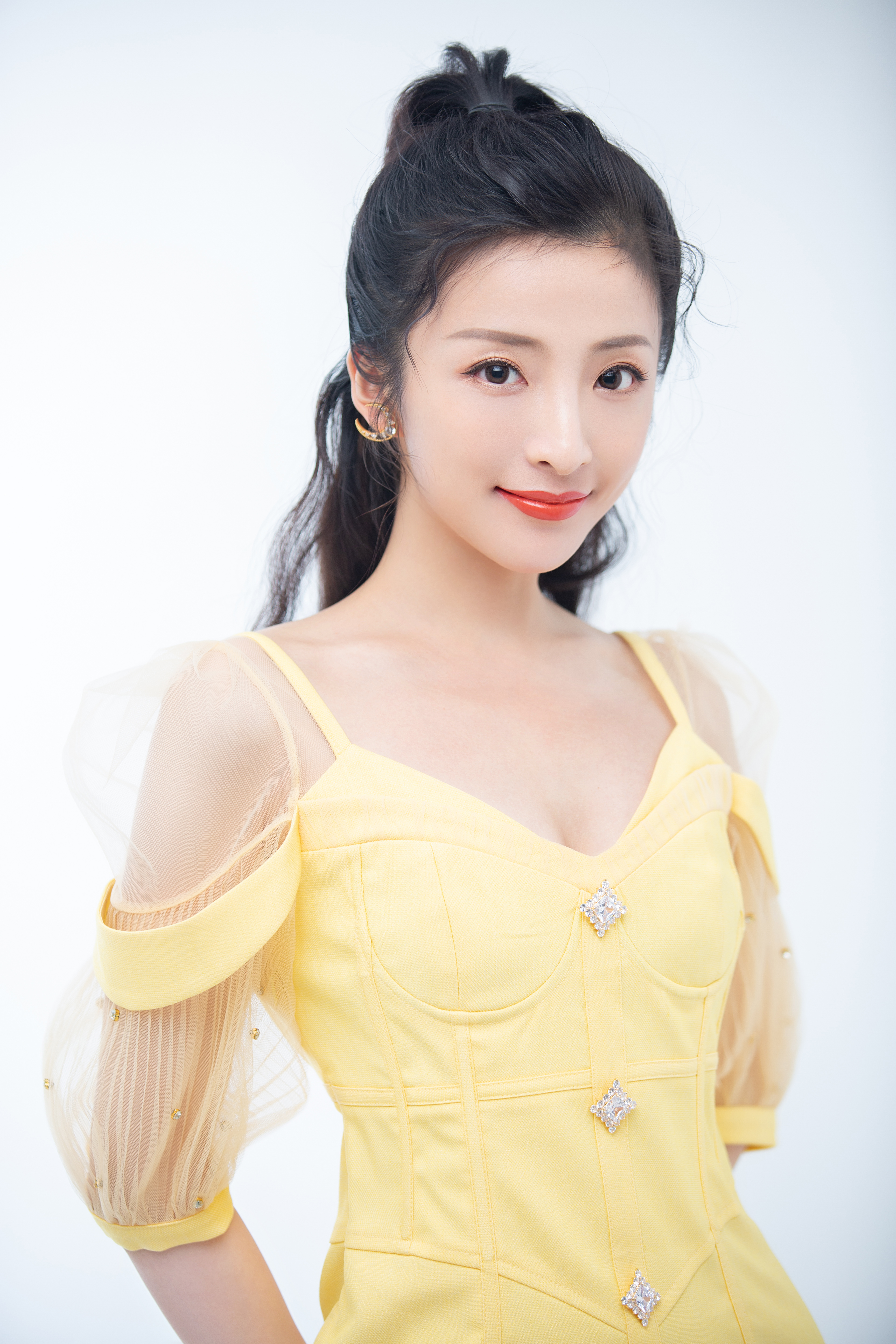  p data-id="gnbk88w4am">厉蔺菲,1992年6月6日出生于江苏省扬州市